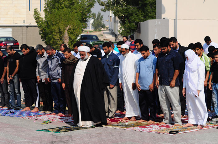 نماز جماعت در مساجد ويران شده بحرين