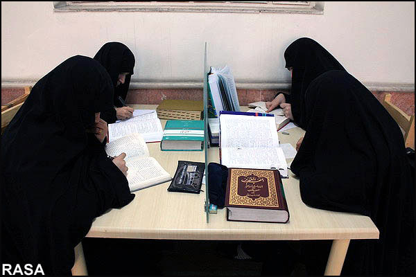 گزارشی از حضور مدارس علمیه خواهران در نمایشگاه دستاوردهای پژوهشی حوزه خراسان