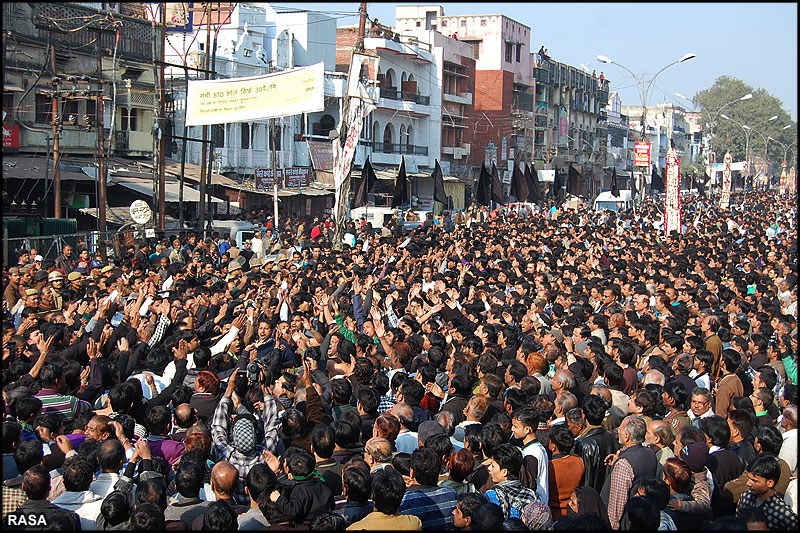شہر لکھنئو ميں چہلم کي مناسبت سے ماتمي جلوس