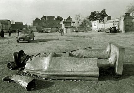 مصیر الحکام المستبدین الى مزبلة التاریخ