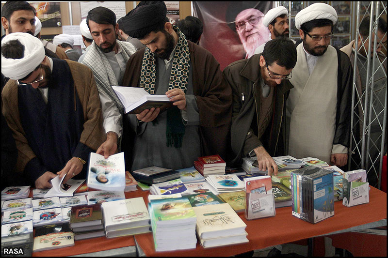 نمايشگاه معاونت تهذيب حوزه هاي علميه در مدرسه فيضيه قم