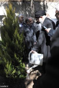 غرس دو اصله نهال توسط مقام معظم رهبري حضرت آيت الله سيد علي خامنه اي