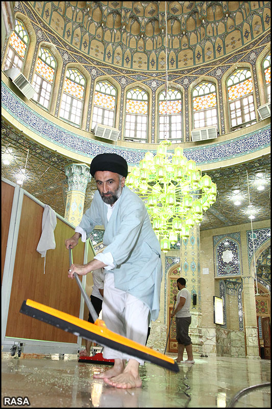 ماہ مبارک رمضان کے موقع پرمسجد مقدس جمکران کي غبار روي