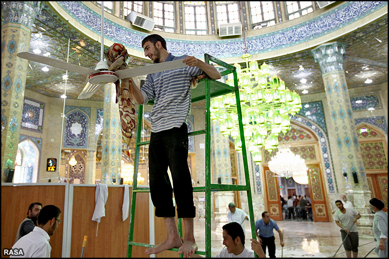 ماہ مبارک رمضان کے موقع پرمسجد مقدس جمکران کي غبار روي