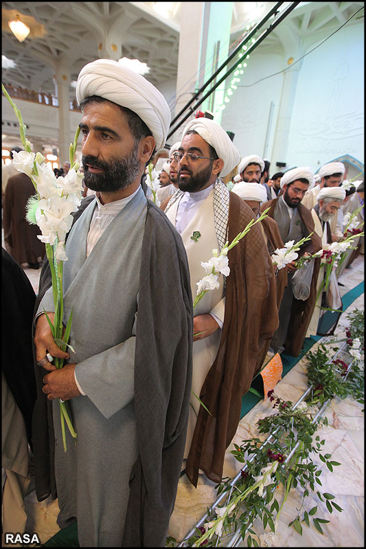 حضرت معصومہ (س)  کي روز ولادت پر مبارک باد پيش کرتے مومنين