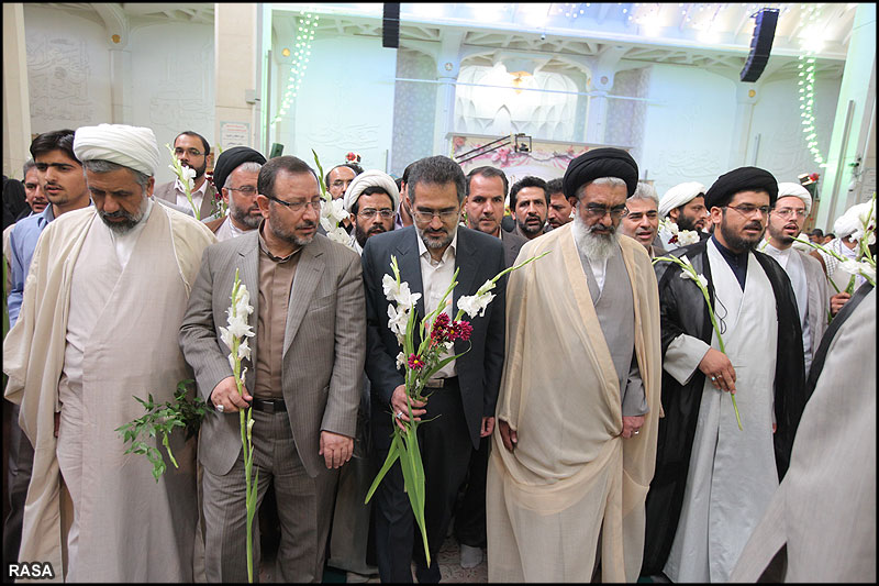 حضرت معصومہ (س)  کي روز ولادت پر مبارک باد پيش کرتے مومنين