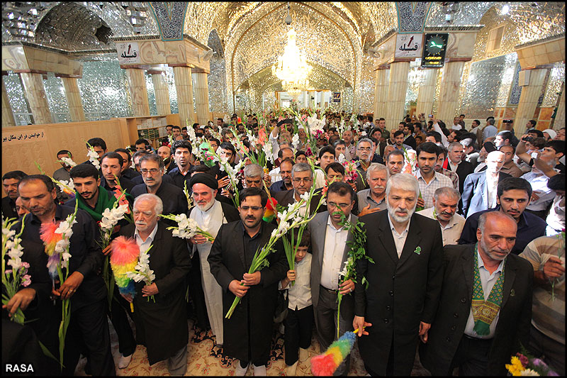 حضرت معصومہ (س)  کي روز ولادت پر مبارک باد پيش کرتے مومنين