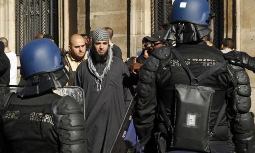 ??? فرانسوي کو پيريس ميں گرفتار کر ليا گيا