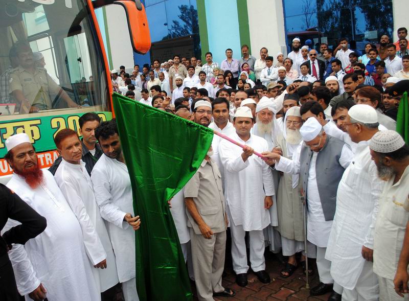 لکھنو سے حاجيوں کي روانگي