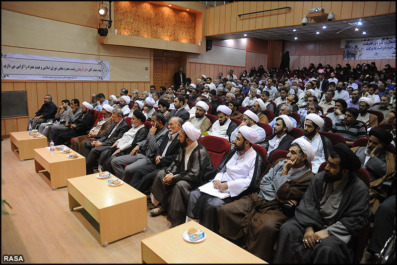 تجليل از برگزيدگان مسابقات تفسير و مفاهيم قرآن هيئات مذهبي استان قم
