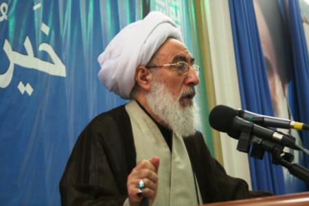 الشعب الإیرانی لن یتراجع عن قیمه الدینیة وأهدافه الثوریة قطّ<BR>
