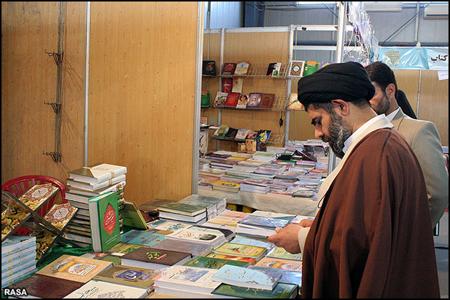 نمایشگاه کتاب و محصولات فرهنگی در گرمسار افتتاح شد