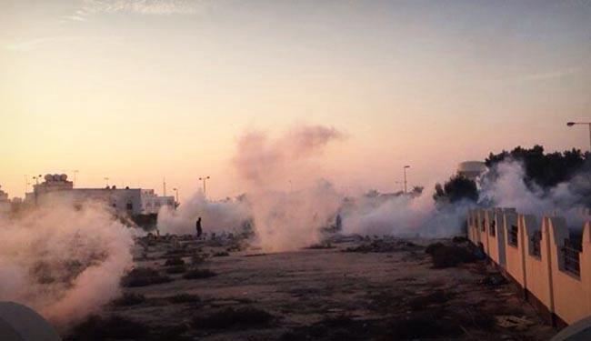 شليک گسترده گاز سمي براي متفرق كردن عزاداران بحريني
