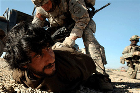دستگيري مردم افغانستان توسط ارتش آمريکا