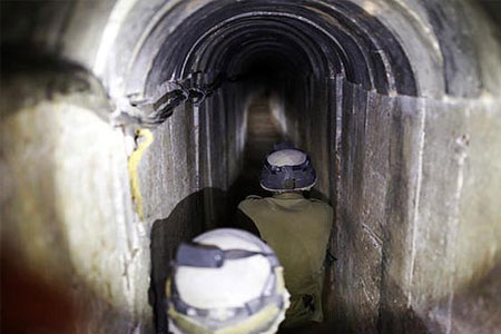 سربازان اسرائيلي در تونل هاي حماس