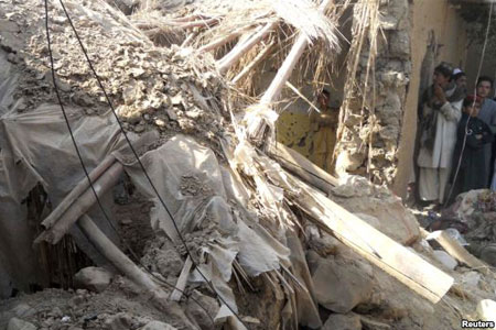 ساختمان تخريب شده بر اثر حمله پهپادهاي آمريکايي