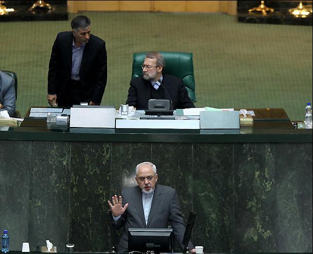 محمد جواد ظريف در صحن علني مجلس