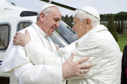 پاپ فرانسيس و پاپ بنديکت شانزدهم
