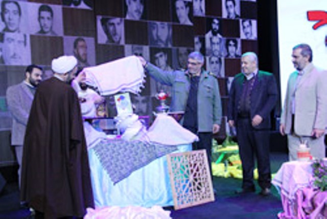 رونمايي از کتاب 114 شهيد قرآني