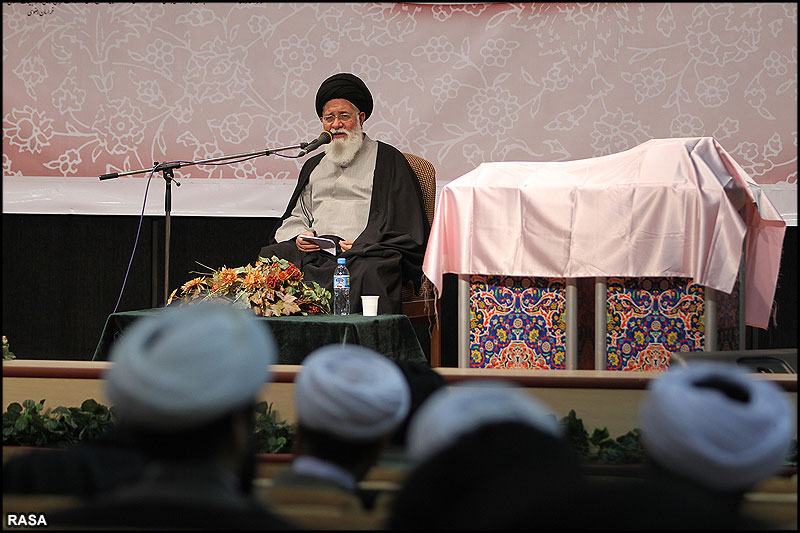نخستين همايش آرمان طلبگي - طلبه آرماني