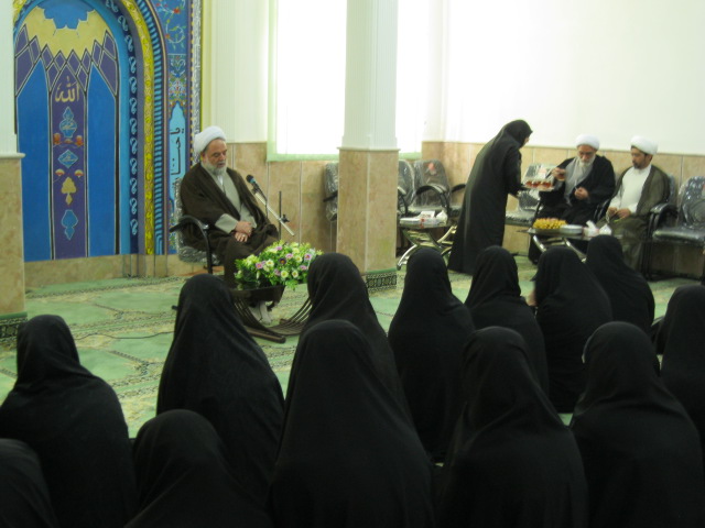 نشست حجت الاسلام يعقوبي با طلاب مدرسه الزهرا(س) اسفراين