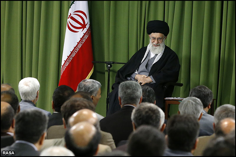 رہبر معظم انقلاب اسلامي ايران کي جوہري اہلکاروں سے ملاقات 