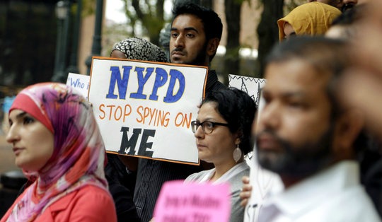 اعتراض مسلمانان شهر نيويورک آمريکا به جاسوسي پليس از آنان