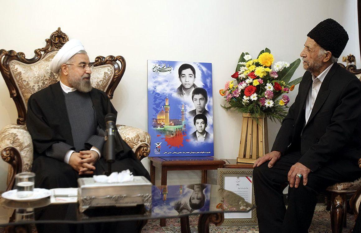 حضور سرزده رييس جمهوري در منزل شهيدان حسين جاني و جانباز ?? درصد دفاع مقدس
