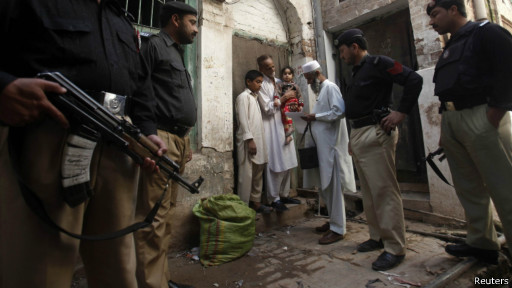 تا کنون ده‌ها مامور طرح ريشه‌کني فلج اطفال در پاکستان توسط طالبان پاکستان کشته شده‌اند