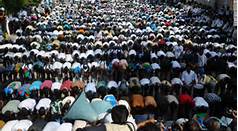 مسلمانان آمريکايي در حال برگزاري نماز جماعت