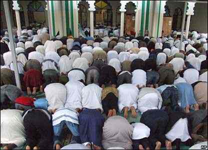 مسلمانان مالاوي در حال برگزاري نماز جماعت 