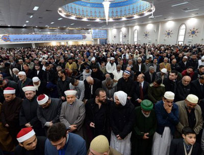 مسلمانان استراليا در حال برگزاري نماز جماعت 