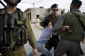 آزار و اذيت کودکان فلسطيني به وسيله سربازان صهيونيست