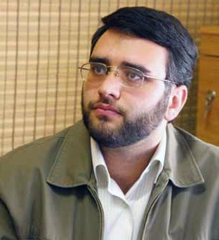 علي رمضاني، مديرکل منابع نهاد کتابخانه‌هاي عمومي کشور