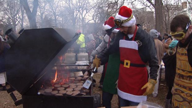 US Muslims Serve Hundreds of Christmas Meals