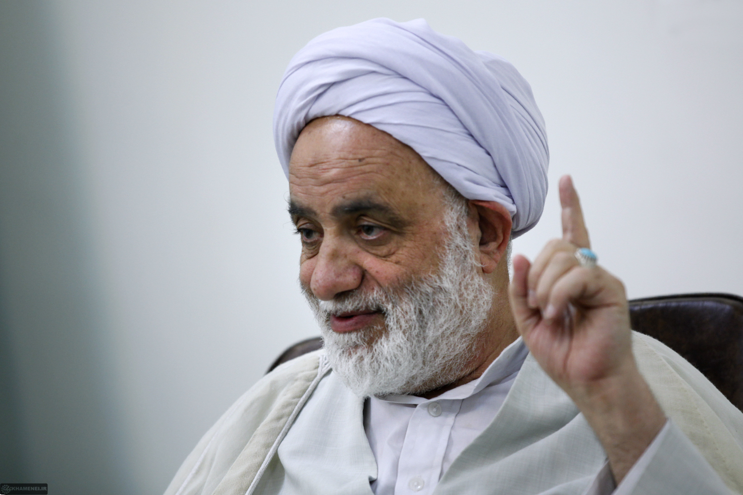 مراسم گرامیداشت مقام معلم و تجلیل از اساتید مدرسه علمیه قائم چیذر برگزار شد