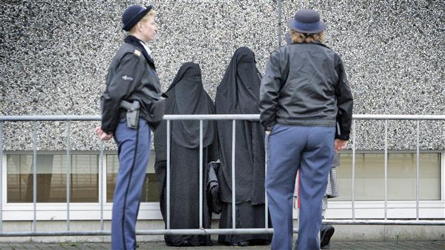 fully veiled women in Amsterdam