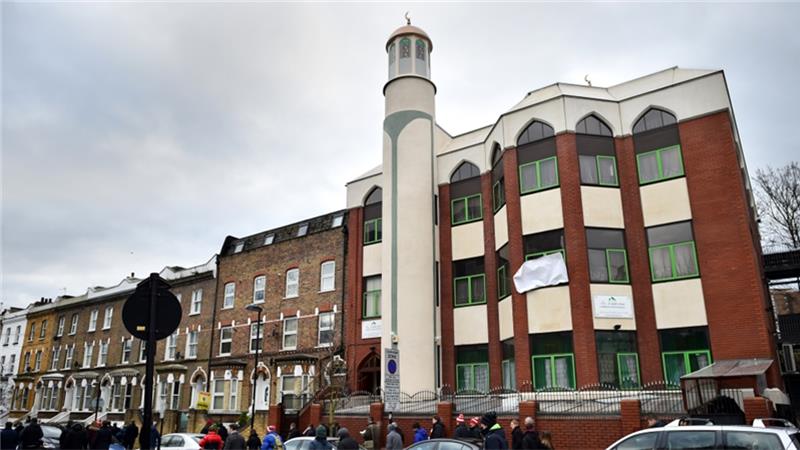 ارائه کمک هاي خيريه در مسجدي در لندن