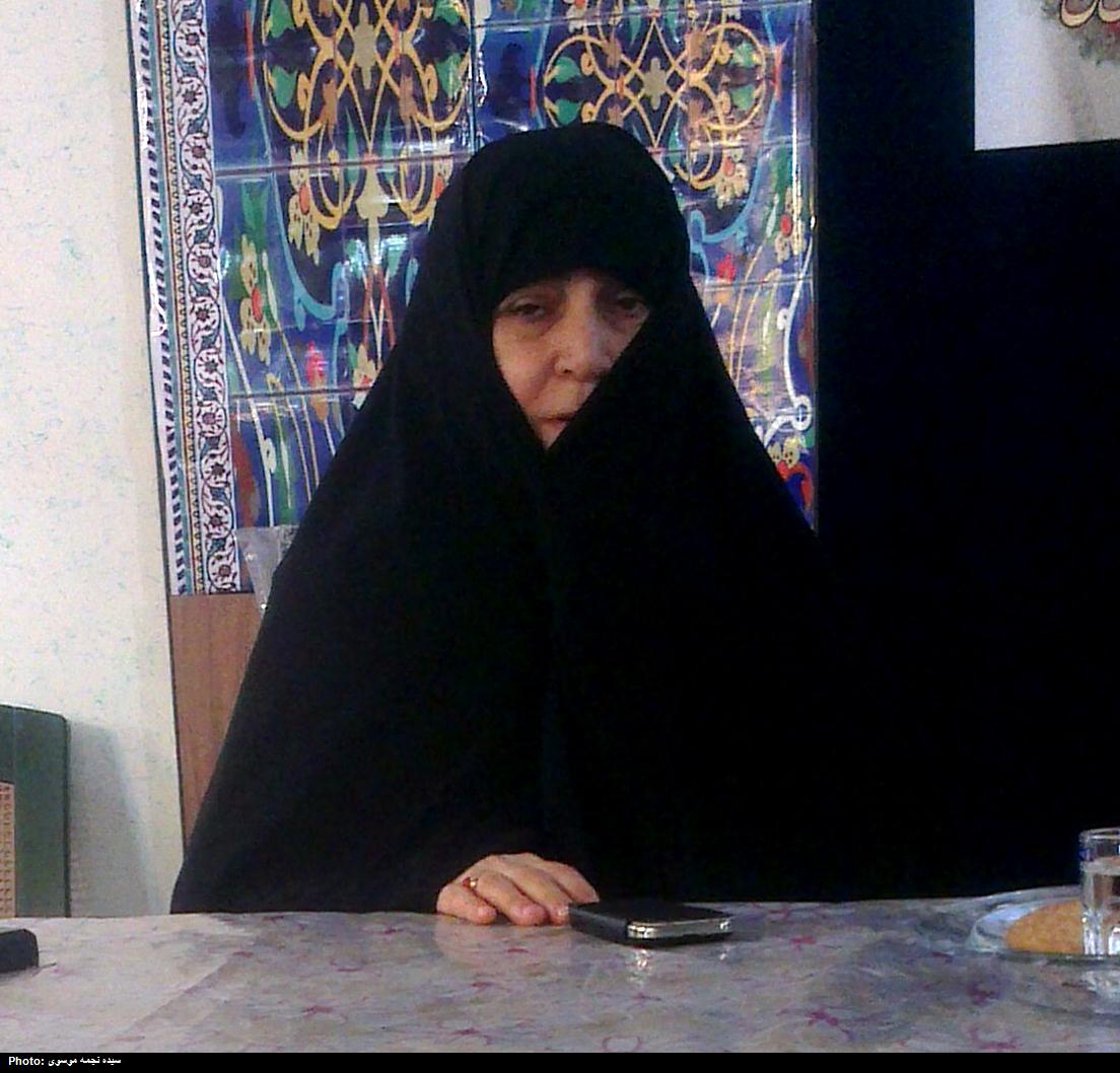 خانم  نيک