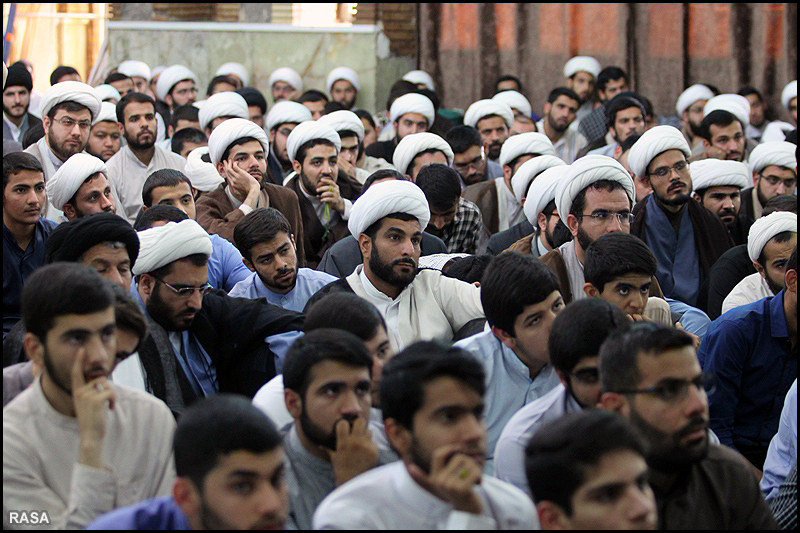 تجمع طلاب و روحانيون در اعتراض به اقدامات جنايت آميز آل سعود در منا