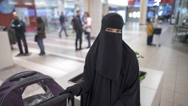 حمله به زنان محجبه در کانادا