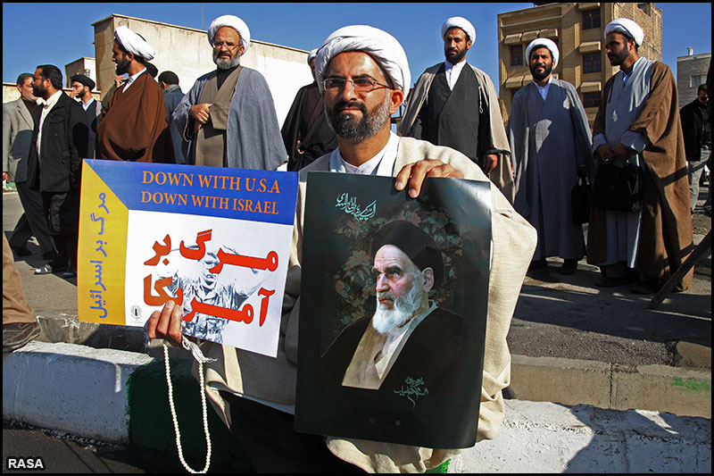  عالمي سامراج مخالف دن پر قم کے طلباء کا مظاھرہ 
