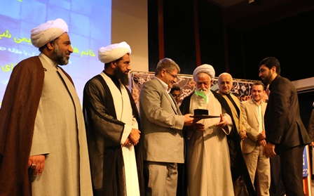 برگزیدگان پنجمین کنگره بین المللی امام سجاد تجلیل شدند