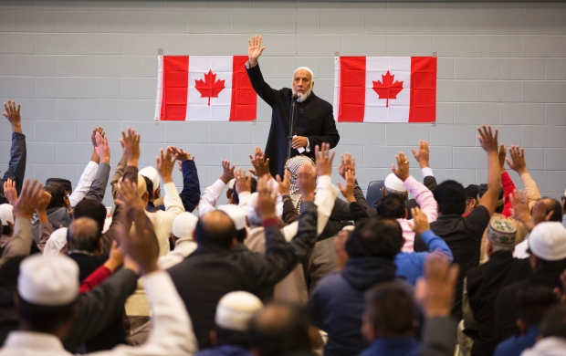 Muslim Canadians often feel pressured to affirm their patriotism in the wake of high-profile attacks committed in the name of Islam. Imam Syed Soharwardy and worshippers at his Calgary mosque were among the Muslims who publicly denounced the Oct. ۲۲, ۲۰۱۴, shooting on Parliament Hill.