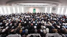 نماز جماعت مسلمانان شهر فورت مک موری در کانادا