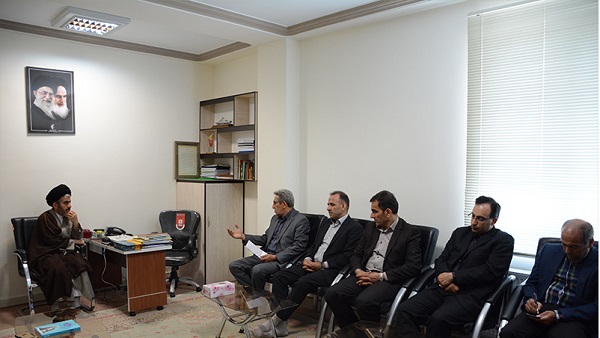 دیدار مدیرکل حفاظت زیست آذربایجان غربی با امام جمعه ارومیه