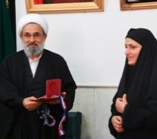 اهدای مدال قهرمان کامپوند بانوان ایران به جمکران