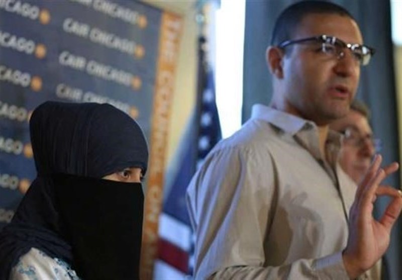 A Muslim woman said that US police officers in the US city of Chicago ripped off her hijab