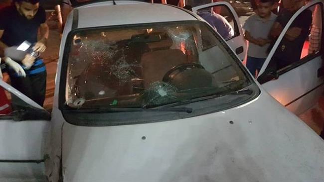 Palestinians inspect a car with bullet marks on its windshield at the Shu’fat refugee camp, north of Jerusalem al-Quds, early on September 5, 2016.