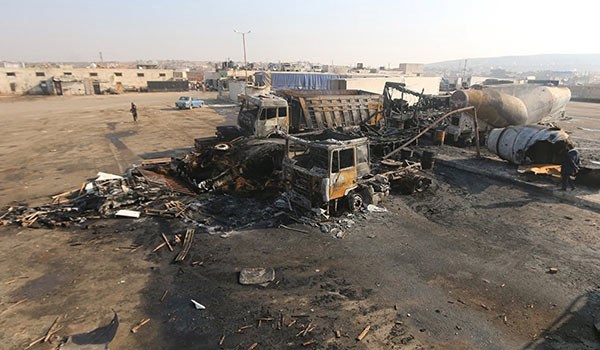 Homs: Convoy of ISIL Oil Tankers Destroyed in Syrian Air Attacks